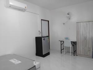 room 6 still available for MotoGP