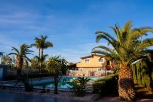 Villa with Pool & Garden - 比谢列