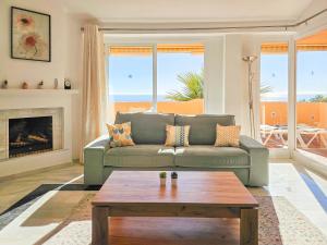 3 bedroom penthouse apartment in Calahonda