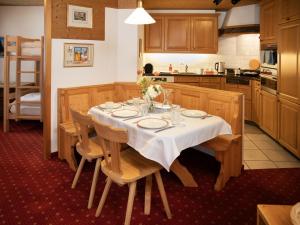 Apartment Chalet Abendrot apARTments-30 by Interhome