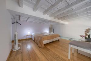 Signoria Square Apartment