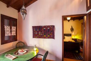 Dandy Villas Amfiklia - Guest House Dafne - Garden