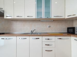 Holiday Home Robert by Interhome