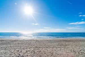 Casa Linda, Front the beach La Lucera, Ribiera del Sol Wifi, AC, Private Parking, Petfriendly