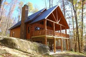 The Secluded Woodbury Cabin, Pond and 42 acres - Dresden