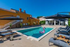 Villa Noa's Pool House, a modern and luxurious villa near the sea - Strmac