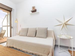 Apartment Los Rosales by Interhome