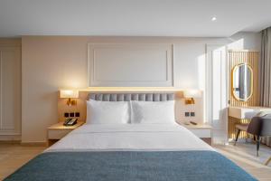 Grand Ambassador Hotel