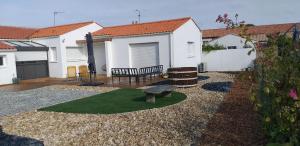 Maisons de vacances Maison Le Fenouiller Vendee 8 personnes 3 etoiles : photos des chambres
