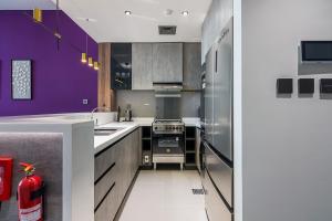 MBL Royal, JLT- 1-BR Apartment with Lake View