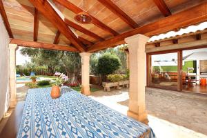 Charming villa with a fabulous garden in Pollensa by Renthousing