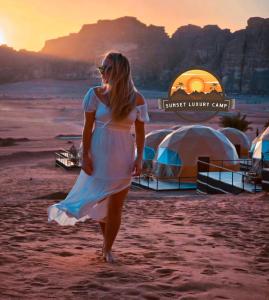 RUM SUNSET BUBBLES lUXURY CAMP