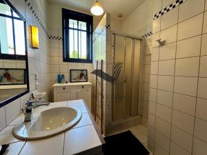 Maisons de vacances Tout Arrive ! - Situee sur le Chenal de la Greve : photos des chambres