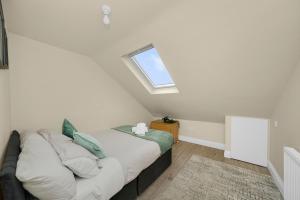 Cosy London Apartment on Elizabeth line - Free Parking