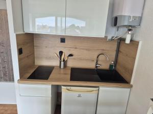 La Désirade J, Studio rénové avec parking, centre port