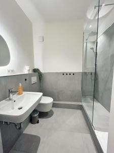 Stylish Apartment near Binnenalster for up to 8 Guests