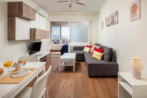 COL3 - Wifi, Smart TV, Piscina, 900 metros playa, La Colina