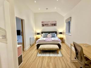 Bespoke 1 Bedroom Barn by Stansted Airport & Holiday Parking