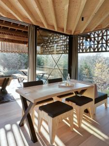 Hutstuf - The Rac00n & hottub