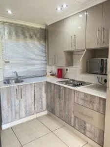 THABAKGOLO GUEST HOUSE - Jane Furse