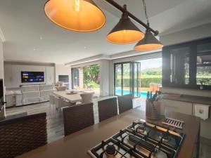 Pecanwood 5 Bedroom, 10 Fairview Drive