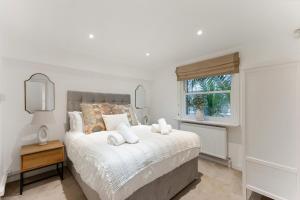 The Riverbank Hideaway