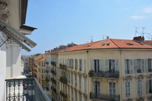 Top floor appartement - central