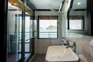 Dragon Premium Cruise Halong