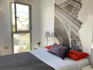 Aldaba by Huskalia - La Esquinita