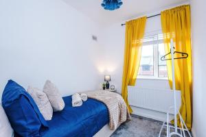 Stunning Home in Altrincham, Large Driveway, Sleeps 7, Perfect For Groups