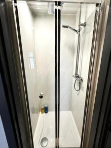 Leamington Spa-3 Bed-Sleeps 6-Garden-Pets-Parking