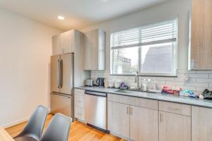Walk to UW Townhome with Rooftop Patio!