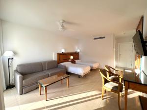 PYR Beach and Pool Studio III