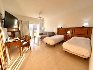 PYR Beach and Pool Studio III