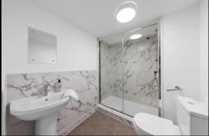 Canterbury Castle Lodge - 8 Bedroom Retreat