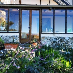 Maisons de vacances Village house surrounded by greenery : photos des chambres