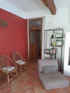 Maisons de vacances Village house surrounded by greenery : photos des chambres