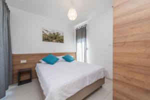 Villa Isola 4 luxury apartment with a pool for 4