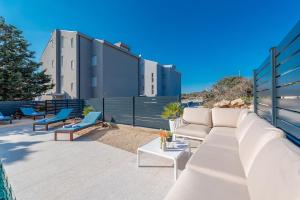 Villa Isola 4 luxury apartment with a pool for 4