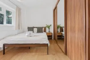 Heathrow 3BDR Home with Free Parking - Гейс