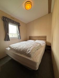 Jay 28, California Cliffs, Parkdean, Sleeps Eight, Free Wi-Fi, Pet Friendly, Bed Linen and Towels Included