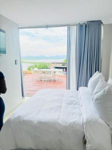 The Holiday House Harties