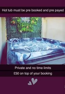 Esterville Apartments 1 and 2 bedrooms hot tub availability - 纽敦阿比