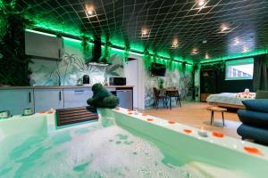 L'Oasis Tropicale, Jacuzzi, Love Room