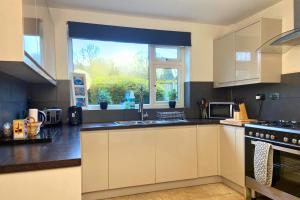Hot Tub, Pool Table, Log Burner