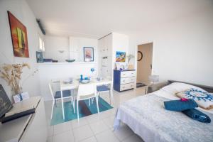 NEW SANTORINI - INCROYABLE VUE SUR MER - WIFI - GARAGE TopProsConciergerie