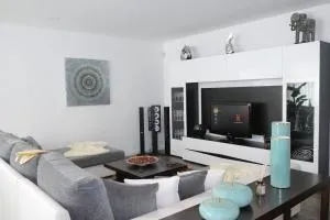 Ruhiges Modernes Haus Parkplatz WLAN Whirlpool - Angeja