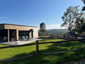 Villas Au refuge de la colline Ecolodge 4 etoiles avec vue magnifique sur la vallee, proche de Mers les bains : photos des chambres