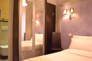 Small Double Room With Small Double Bed room in Tiburtina House