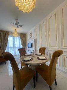 Ayla Homestay Troika Pool and City View SMART TV , FREE WIFI, FREE PARKING, CUCKOO PROVIDED